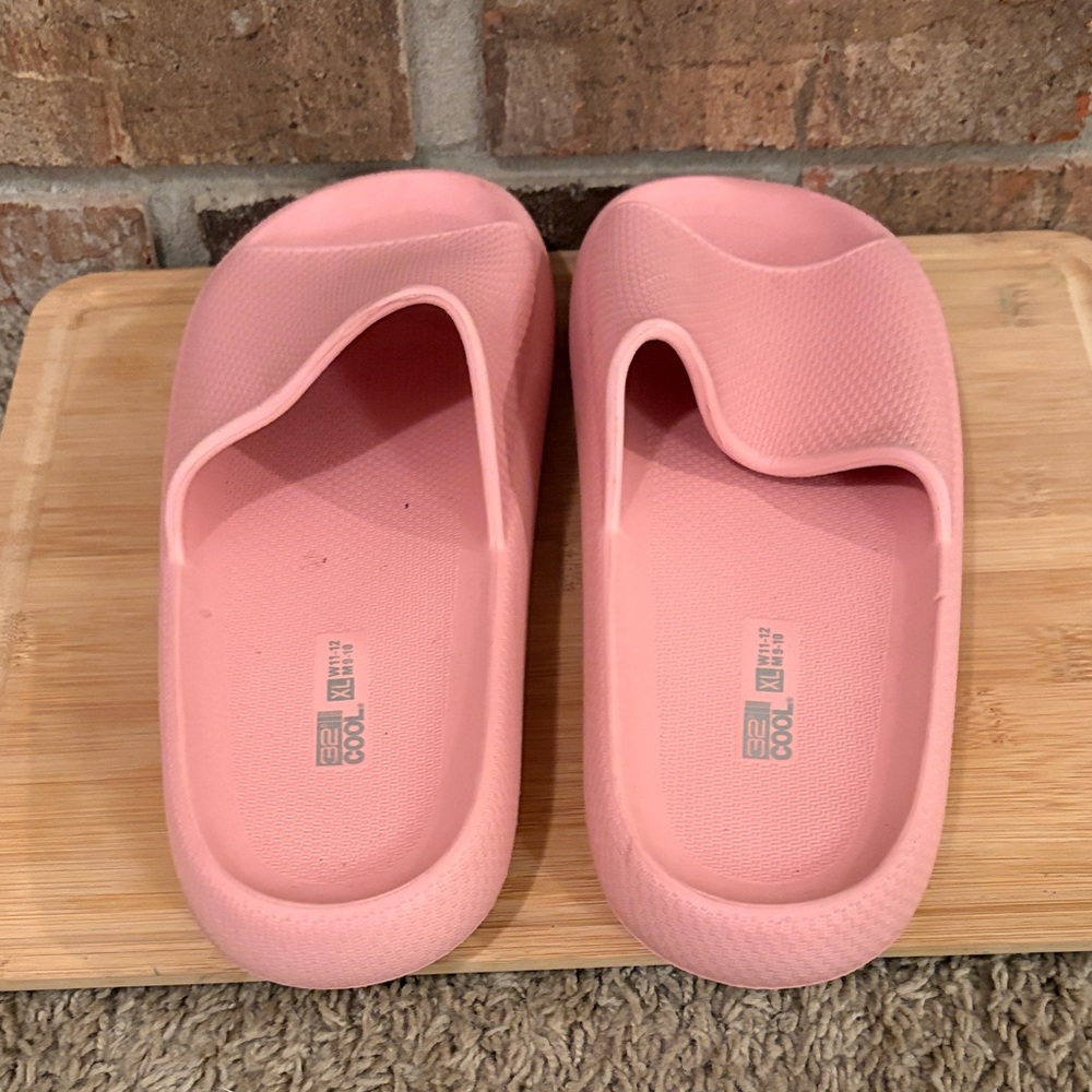32 Degrees Pink Women's Sandals